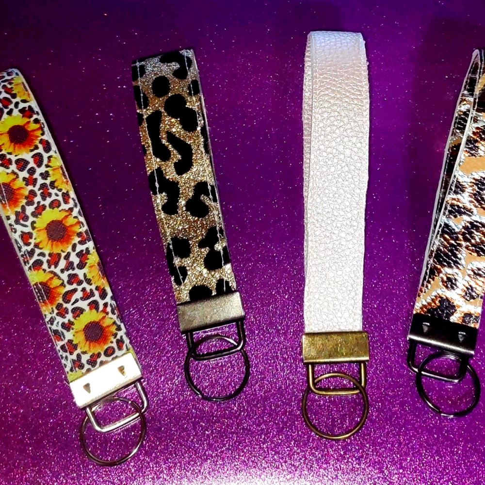 Keychain wristlets